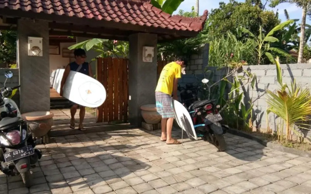 Surf Retreat Villa Sari