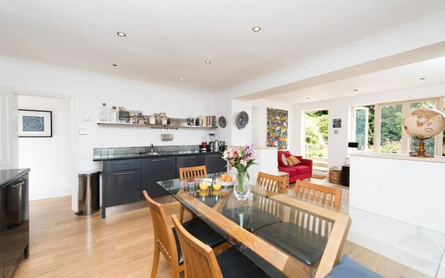 Charming 2BR garden flat in Clapham