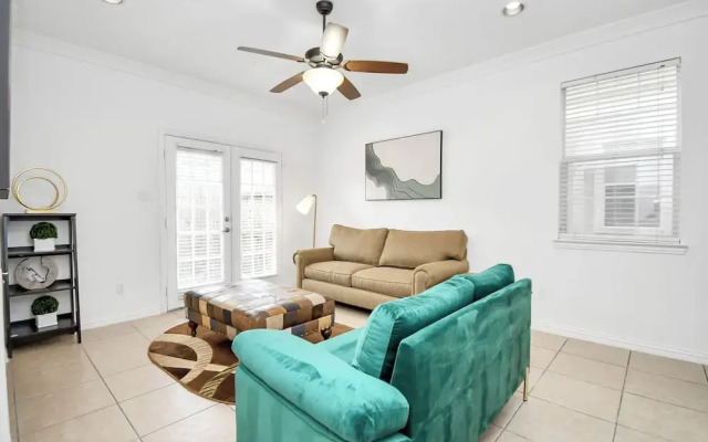 Lux Galleria Home-5BR Roof Deck