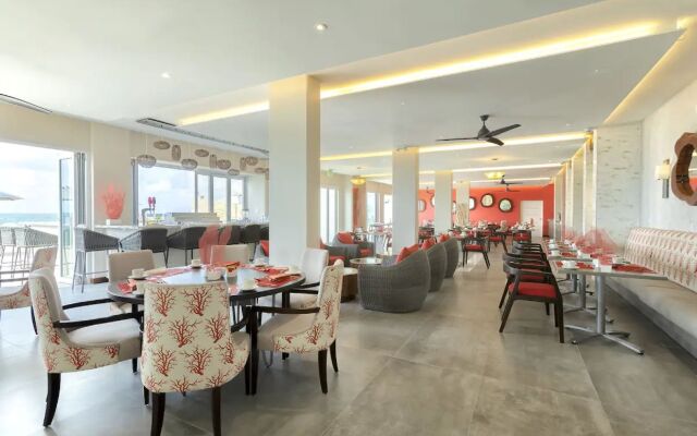 Sea Breeze Beach House by Ocean Hotels - All Inclusive