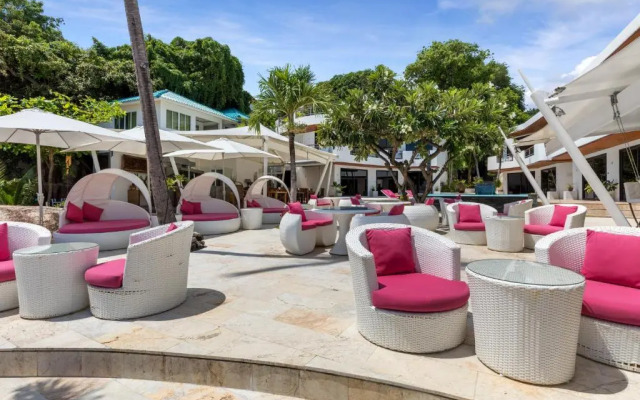 The Dinky Rock, Lounge Beach Club & Spa Hotel