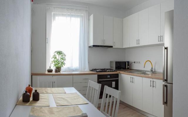 Solomon Apartments Ap 4