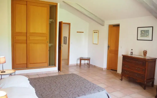 Country House in Lussan Near Pont du Gard