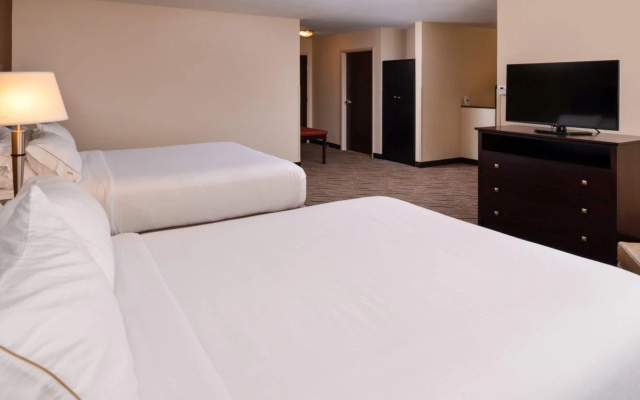Holiday Inn Express and Suites Washington Meadow L