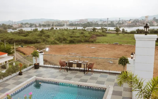 Revaas Lake View Boutique Hotel