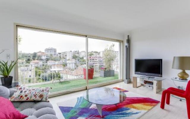 Wonderful fully renovated 2BR on the last floor.