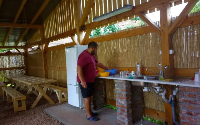 Turul Guesthouse and Camping