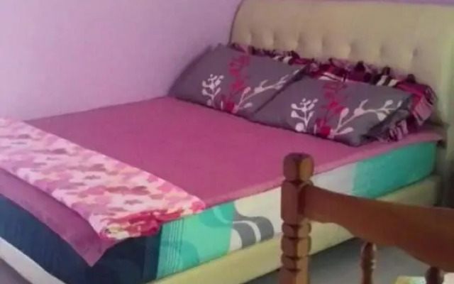 Merkang Guesthouse Pasir Puteh by OYO