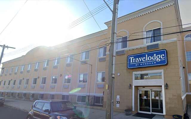 Travelodge by Wyndham Ozone Park