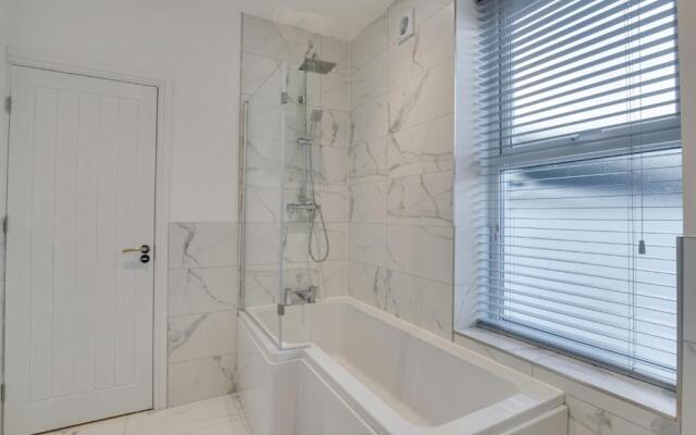 Drws Nesaf Cardiff Townhouse