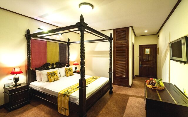 Red Hibiscus Hotel