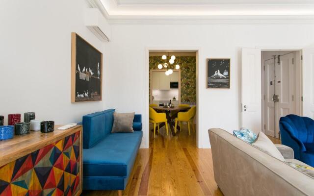 Lisbon luxury retreat! 2 suites, balcony & views!!