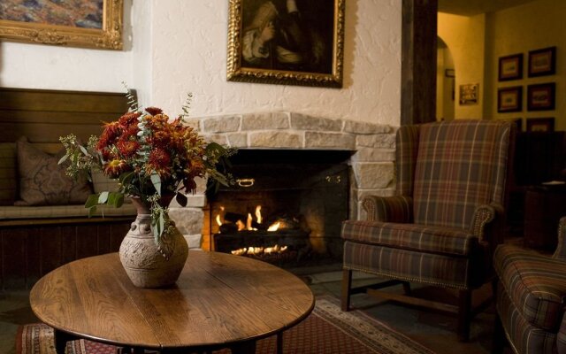 Deer Path Inn