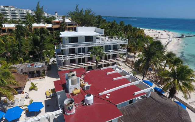 Chichis and Charlies Beachfront