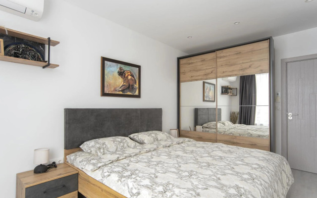 Sunny & Stylish Brand new 2bdr Apartment + Parking