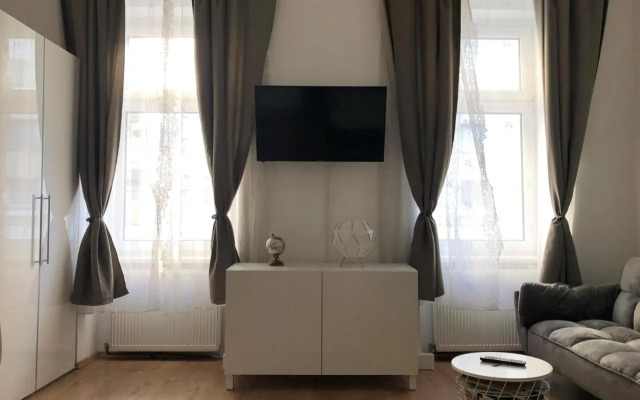 Central Apartment near subway station 2