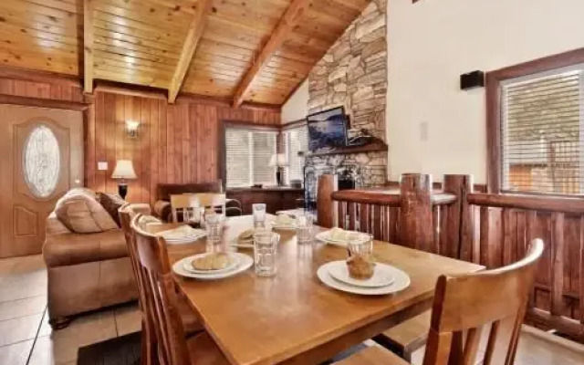 Bears Den In Moonridge