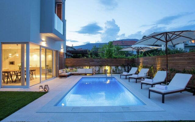 Luxurious Villa With Private Pool and Garden
