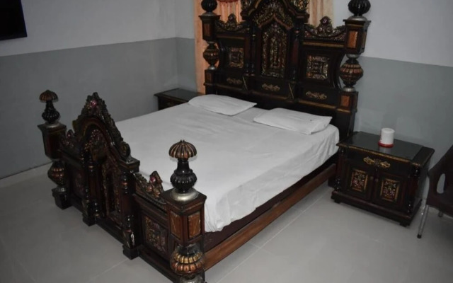 MoonSoon Hotel