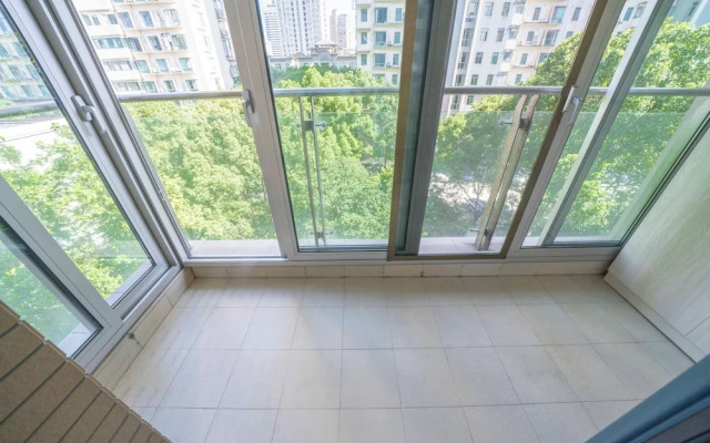 Tyms Stylish 1BR 1BA Apt Xujiahui Center