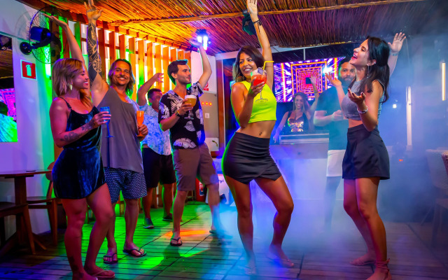 Sambass lounge beach cafe & Pousada
