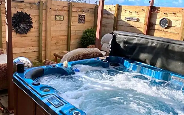 The Mayfair Lodge - Caravaning, Glamping & Camping