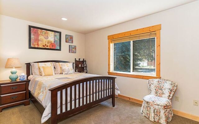 Heart of Truckee by Tahoe Mountain Properties