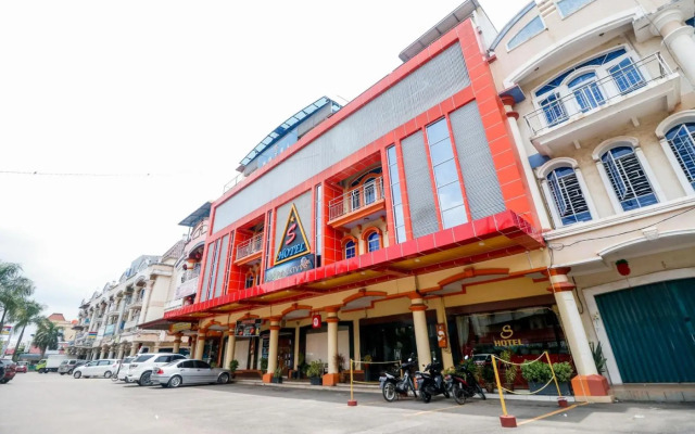 RedDoorz Plus near DC Mall Batam