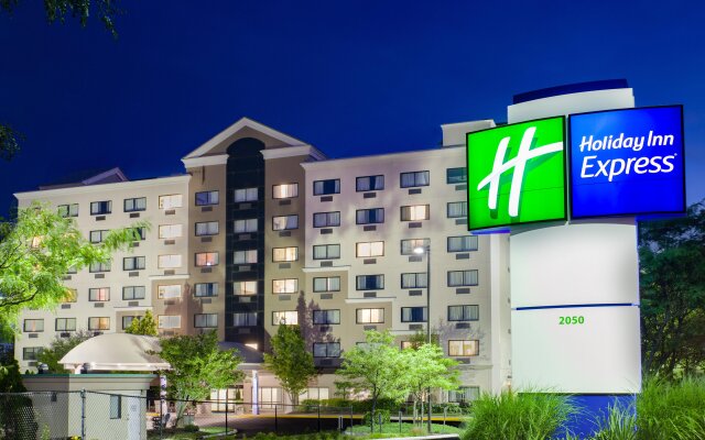 Holiday Inn Express Hauppauge, an IHG Hotel