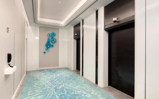 Xiamen International Seaside Hotel (hotel corridor leads to the stone exhibition hall)