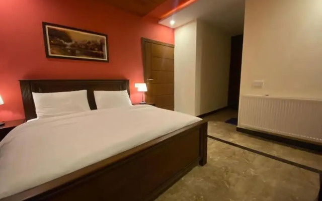 AK Hotel & Suites