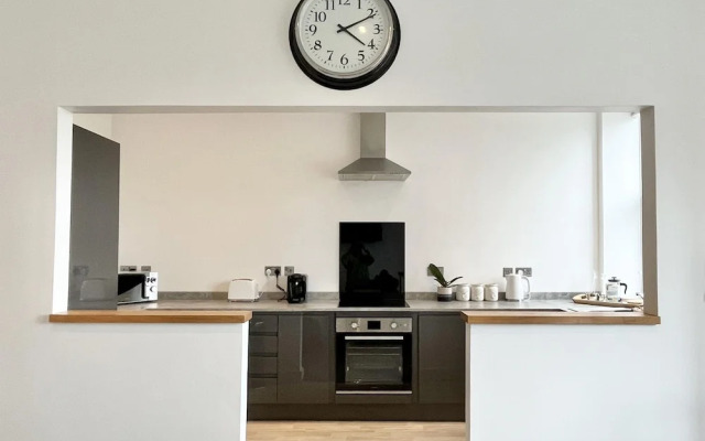 Spacious Apartment Parking Close to Seafront