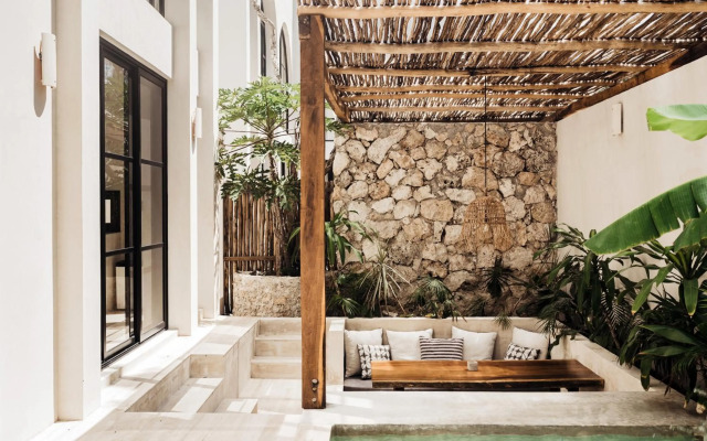 Villa Torana 4br/8pp Private Pool Rooftop Security