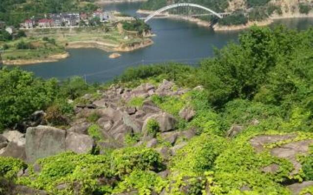 Zhexi Canyon Linhu Villa Hotel