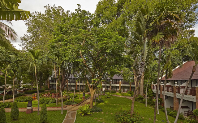 Woodlands Hotel & Resort