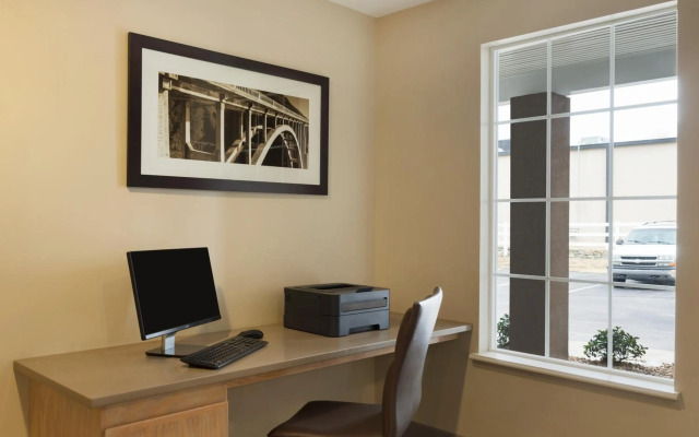 Country Inn & Suites by Radisson, Jackson, TN