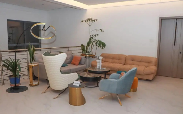 Lux Suites Royal Oak Residency