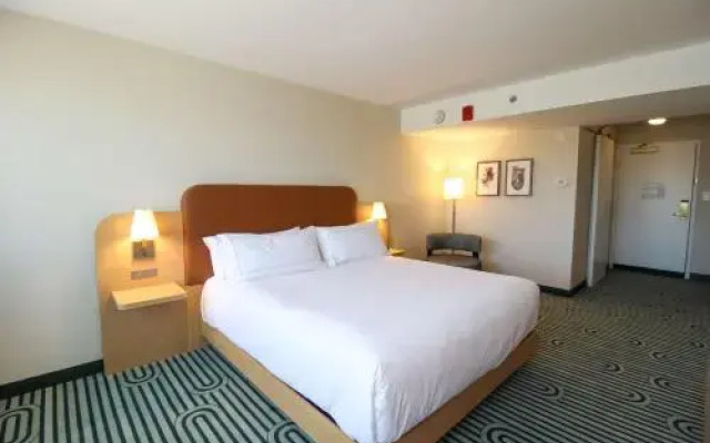 DoubleTree by Hilton Clarksville Riverview