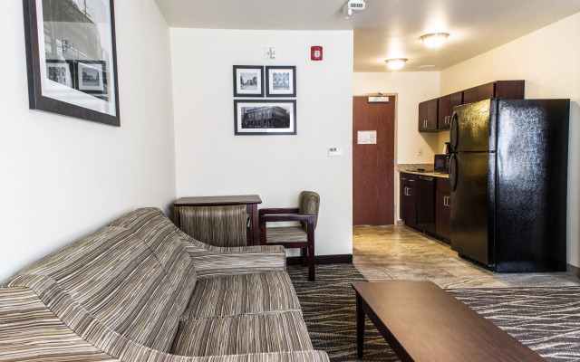 Cobblestone Hotel & Suites – Chippewa Falls