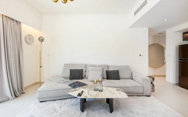 Exclusive 2BR Downtown Apt w Burj Khalifa Views