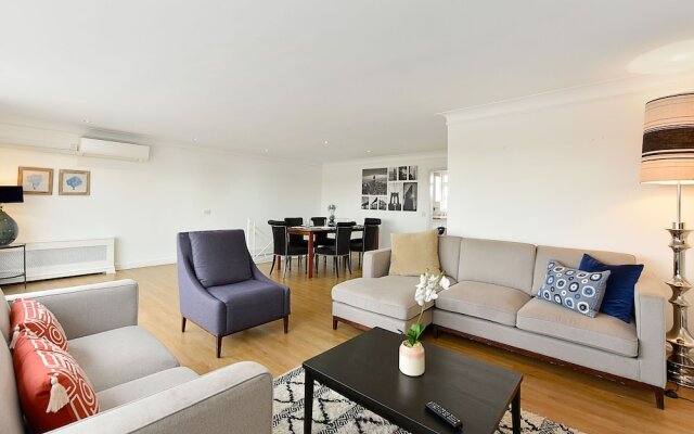 Posh Apartment in London Near Hyde Park