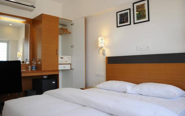 Hi5 Hotel & Experience