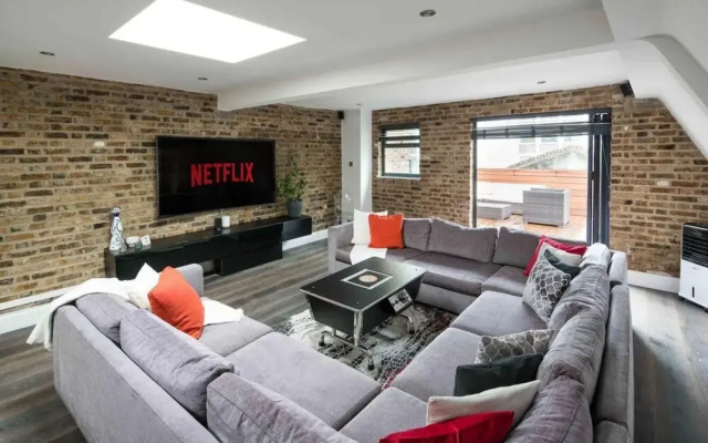 Luxury Penthouse Located Near Old Street