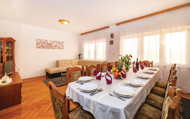 Stunning Home in Rovanjska With 5 Bedrooms, Wifi and Outdoor Swimming Pool
