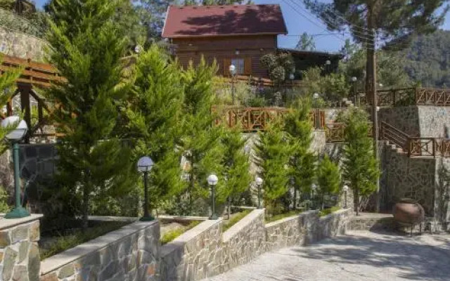 Ricky Chalet Near Troodos