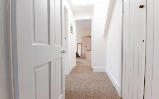 Seaview House - A Traditional Home by the Beach