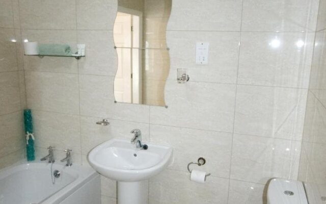 Treetops Cottages & Spa