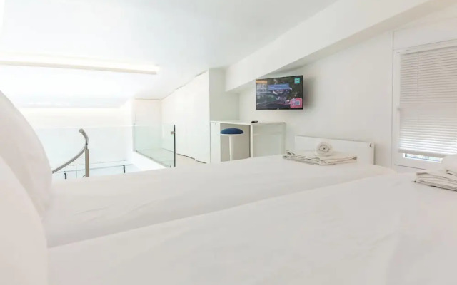 Marousi 2 Bd Luxury Living w Shared Pool