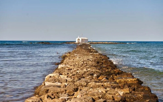 Best Family Friendly Villa Near Lake Kournas