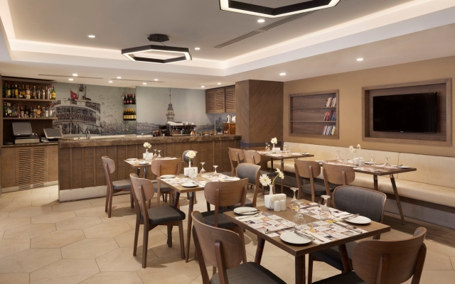 Grander Inn & Suites